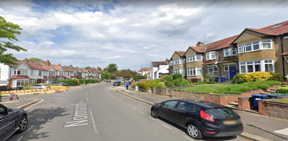 			Studio Apartment, 1 bath, 1 reception Flat			 Normandy Avenue, High Barnet